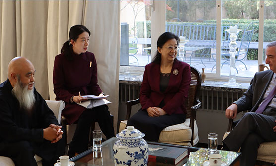 全國(guó)婦聯(lián)、中國(guó)婦基會(huì)等攜手向西班牙捐贈(zèng)10萬(wàn)套隔離衣